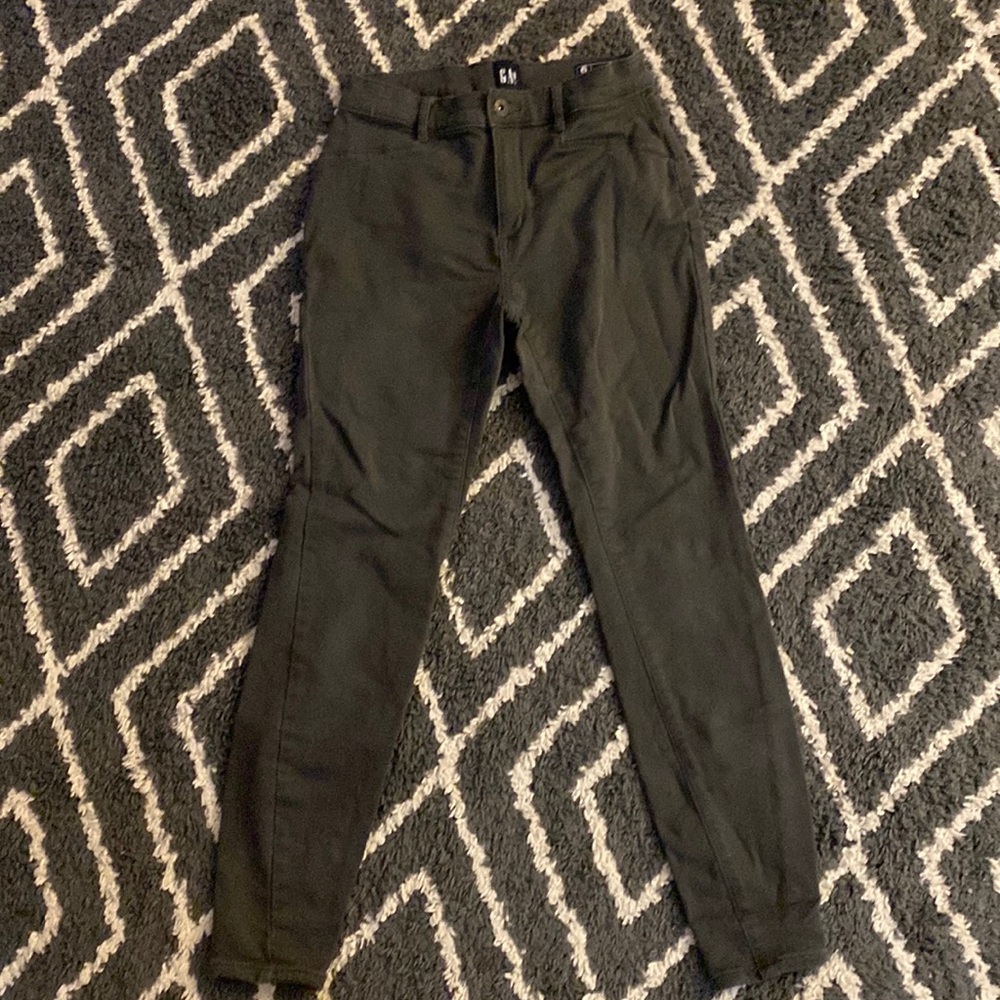 Gap dark gray skinny chino’s size 6